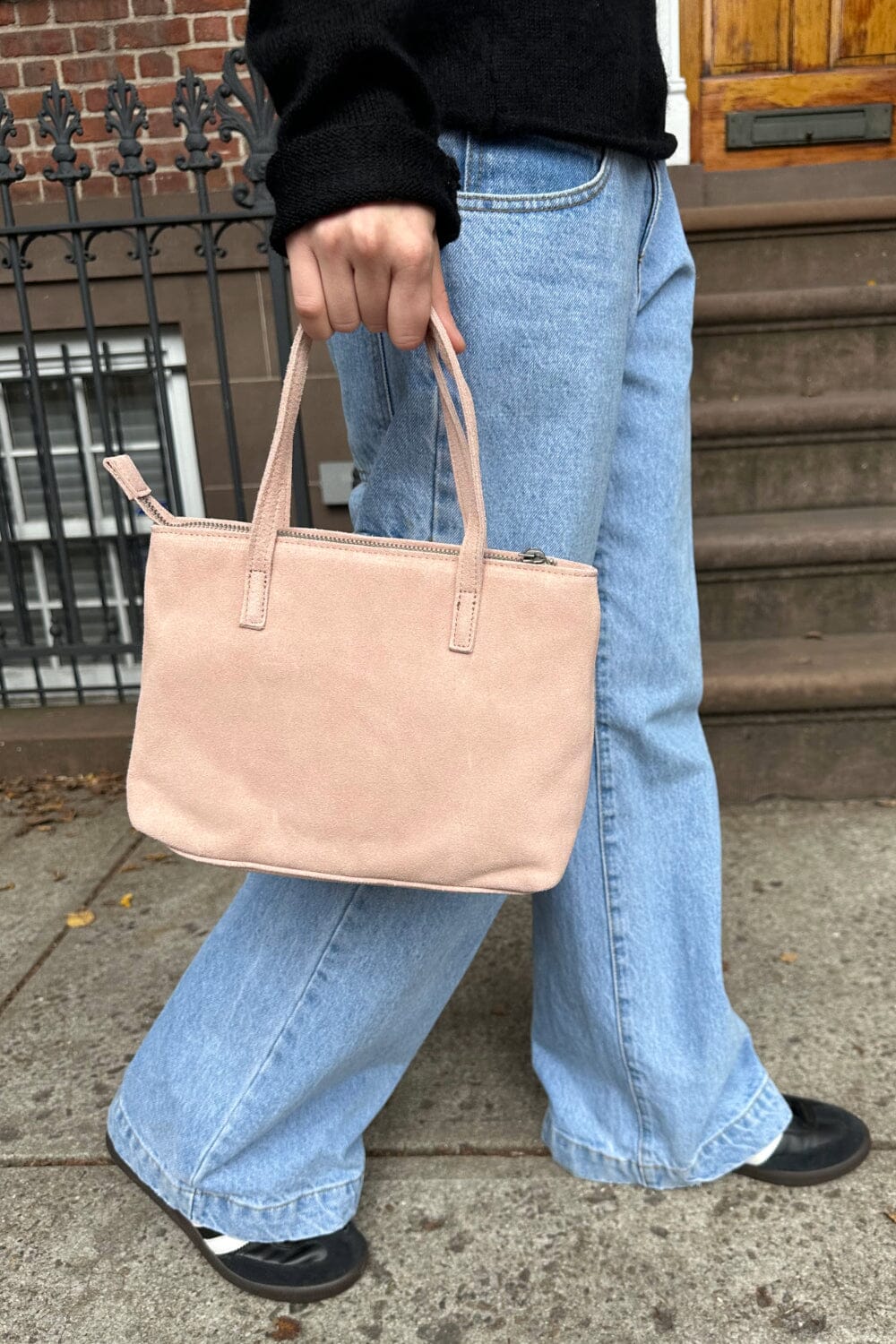 Stylish Top Handle Handbag for Everyday Use