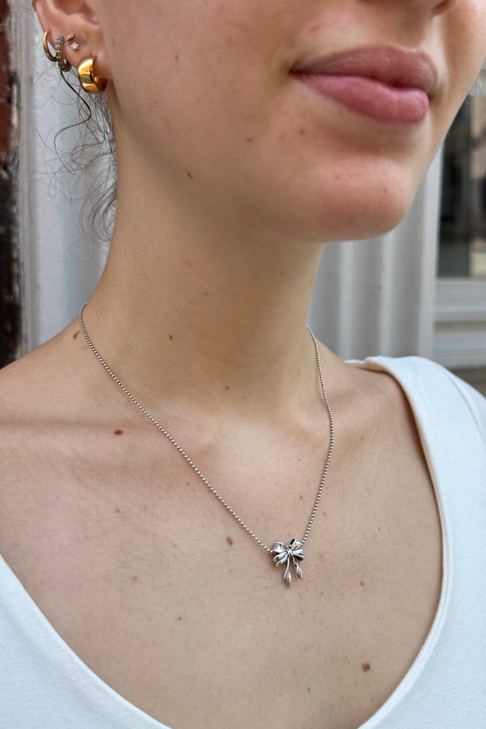 Elegant Bow Pendant Necklace for Women