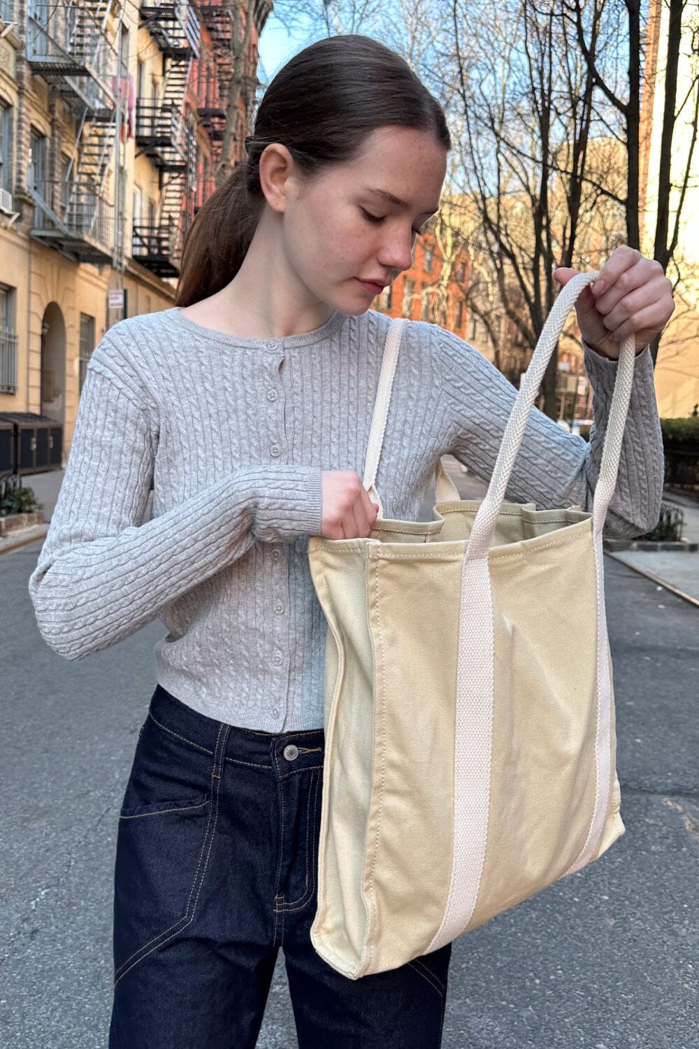 Stylish Canvas Tote Bag for Everyday Use