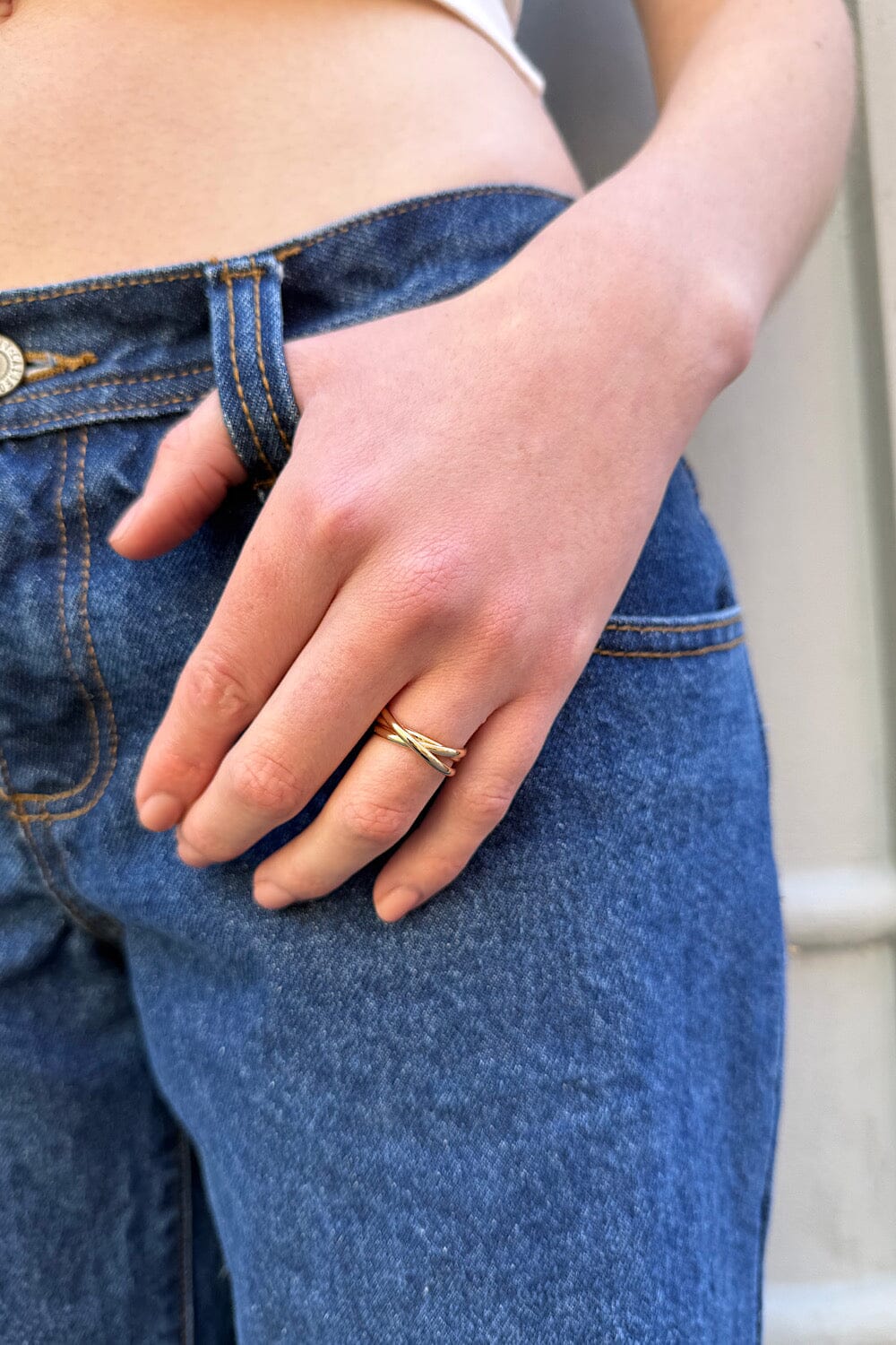 Interlocking Rings for Couples