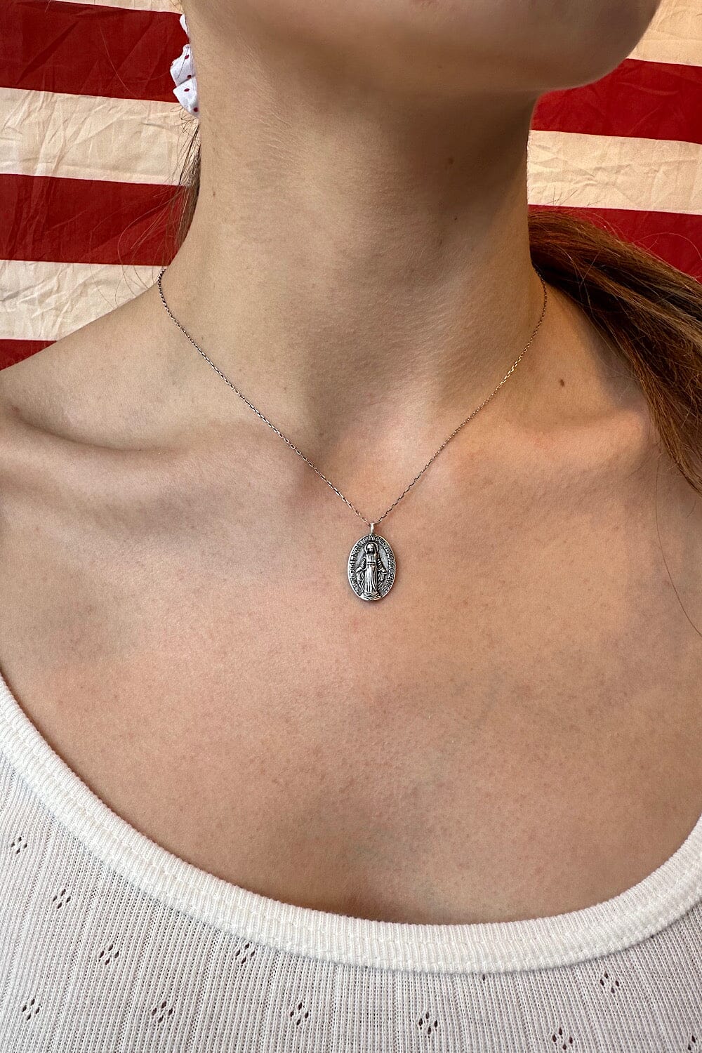 Virgin Mary Pendant Necklace for Faith